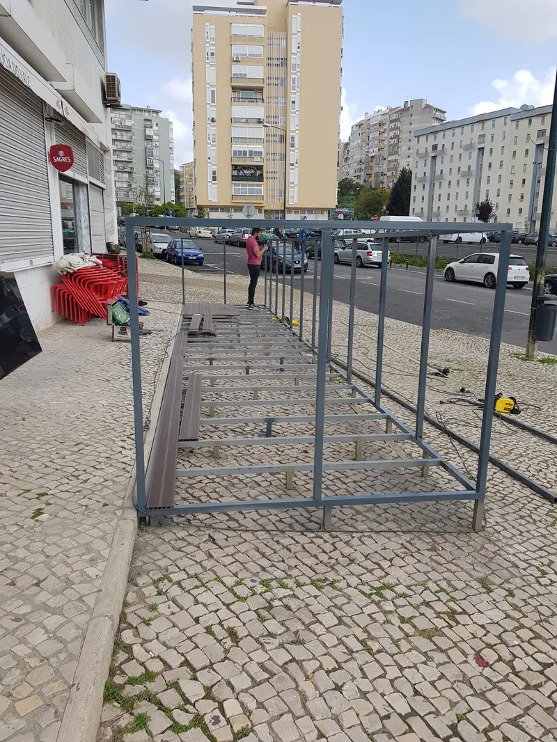 Estrutura metálica de esplanada para uso comercial