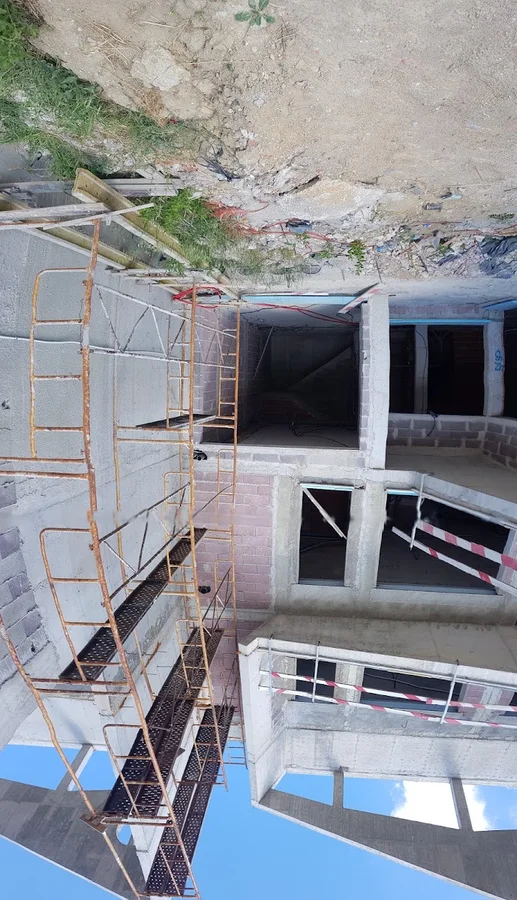 Pintura predial e reabilitação de fachadas com andaimes em Leiria